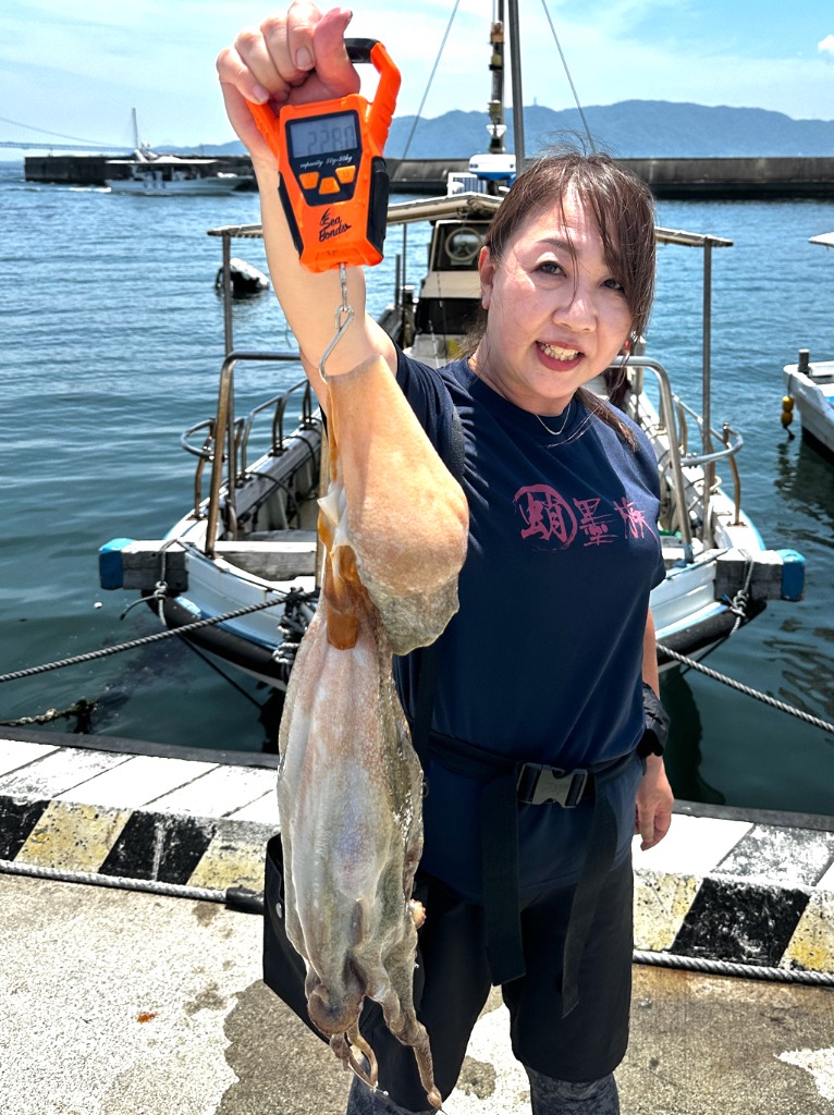 本日も本船マダコ2キロアップ釣果実績のあるメンバー6名含む10名様で出船。